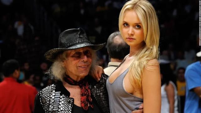 NBA为何禁止拉拉队接近球员？女模引诱德约科维奇就是最好解释