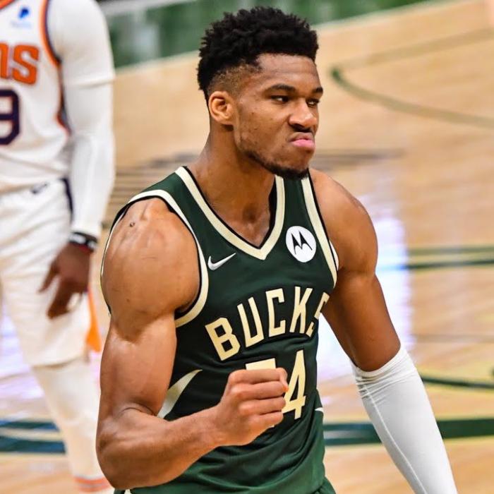 字母哥超名宿破纪录，轰20+11+10！破13000分大关同届第一人