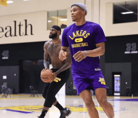 为何引进威少？时隔两个月湖人总经理道出缘由，对詹皇起到负作用