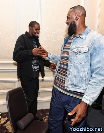 美国男篮训练营开启 詹姆斯领衔众星亮相