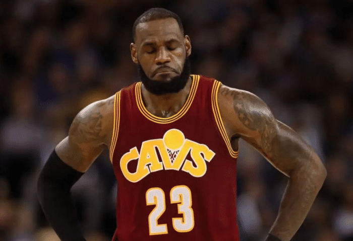 曝骑士无意与詹姆斯重聚！湖人拒绝交易詹皇 双方或新签2年新合同