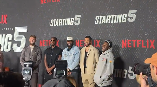 NBA五大球星齐聚首映礼 詹姆斯C位大笑