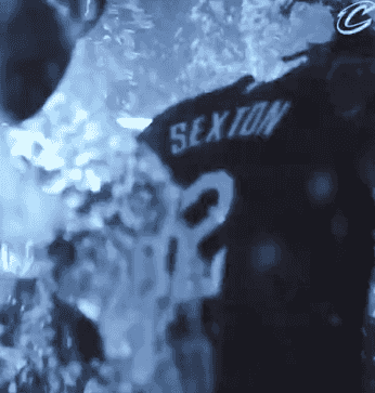 周六还要赢篮网！骑士小将轰42分后放豪言：队友浇冰水疯狂庆祝