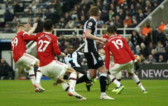 欧冠资格悬了？曼联距前4已7分！传奇开喷：一帮只会互相抱怨的家伙