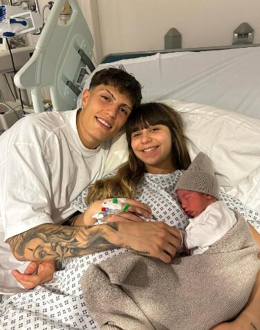 加纳乔被曝在女友孕期出轨！曼联右边锋有毒，谁踢谁曝丑闻非偶然