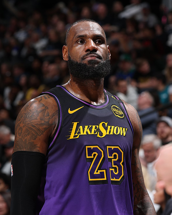 詹姆斯40岁渐近，前冠军后卫预测：本赛季后传奇或谢幕？