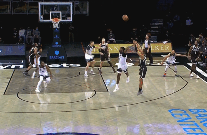 15分3板3助2断1帽！欧文10分钟填满数据烂，格里芬6分钟4犯