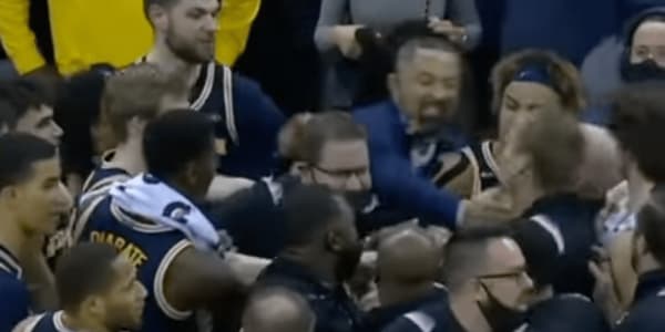 火爆冲突！老詹前队友怒打对手脑袋引大规模斗殴，球队声明公开道歉