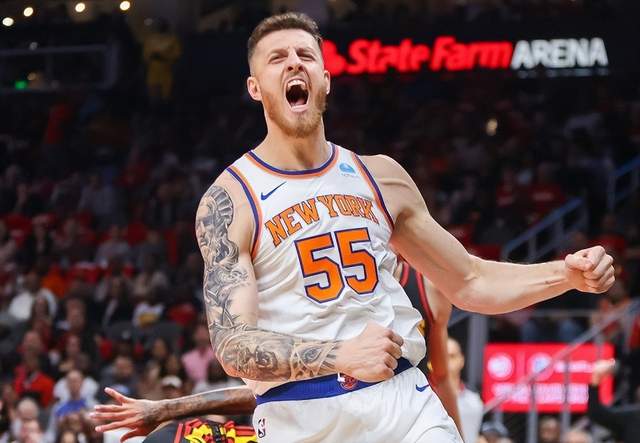 落选秀17板抢爆湖人，创下17年神迹，曾和周琦竞争位置