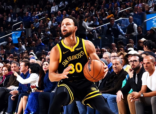 火爆！勇士爆冷遭双杀，追梦被驱逐惹争议，保罗险废掉米切尔