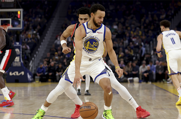 库里31分轰制胜三分：下半场22分导演逆转 多次怒吼宣泄疯狂庆祝