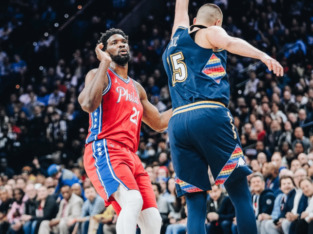 76人双巨空砍58分！哈登准三双与考辛斯互喷，恩比德遭恶犯险受伤