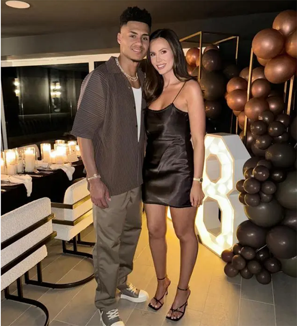 英格兰晋级决赛 凯恩点球真相与太太团探班之忧