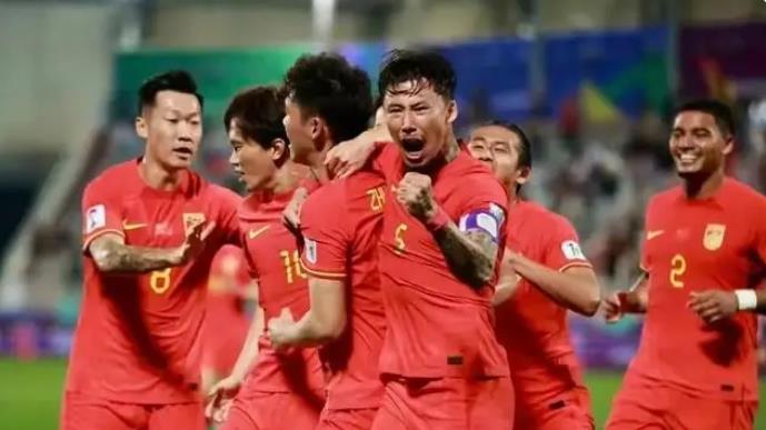 张玉宁训练飞铲引发关注，新加坡40年不败纪录能否继续？