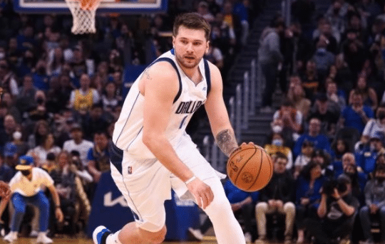 NBA诞生超级逆转，1-26！科尔库里被打懵，勇士球迷鸦雀无声