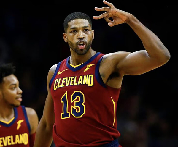 冠军中锋回归！骑士1年合同签回汤普森 将以14+3阵容开启新赛季