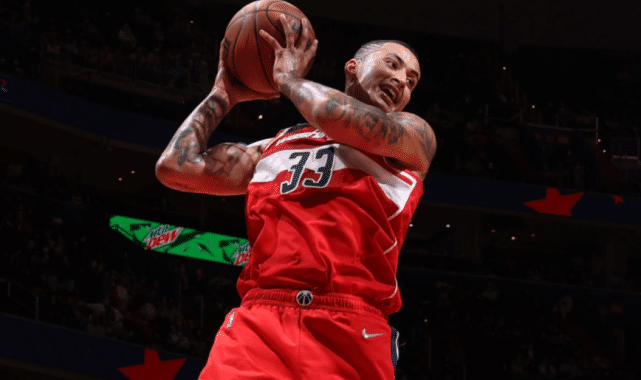 库兹马自封篮板侠！场均11.8板排名联盟第七，离开湖人后你真变了