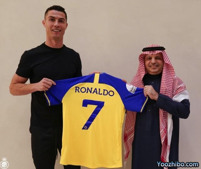 沙特豪门官宣签下C罗：世上最伟大球员加盟！签约至2025年年薪2亿