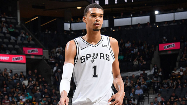 文班亚马生涯首次休战！一成就超越奥尼尔改写历史 可马刺战绩太扎心