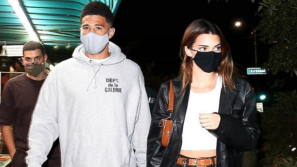 修成正果？詹娜节目中喊话想尽快要孩子，全明星男友布克未回应