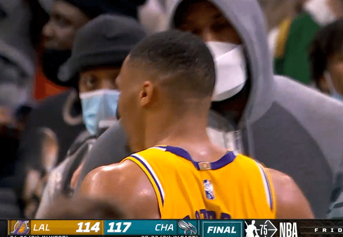 老詹第一时间安慰威少！神龟错失绝杀一脸不甘，沃帅：最后一投没问题