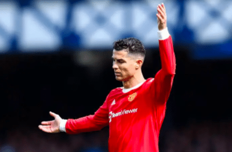 TA：英足总协同两支球队调查C罗摔球迷手机事件