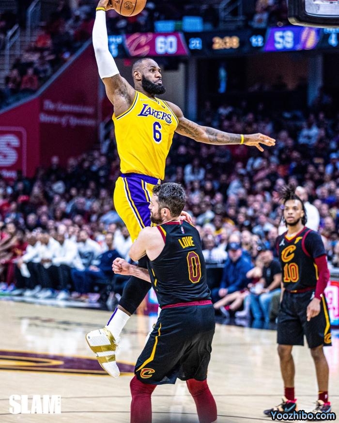 惨遭隔扣！乐福回应詹皇想参加婚礼：不可能，我已和他彻底决裂