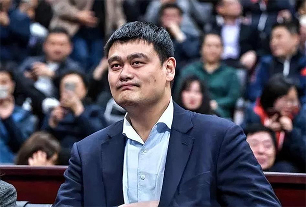 姚明官宣男篮意外决定，朱芳雨挑战新岗位失败，郭艾伦被CBA无视