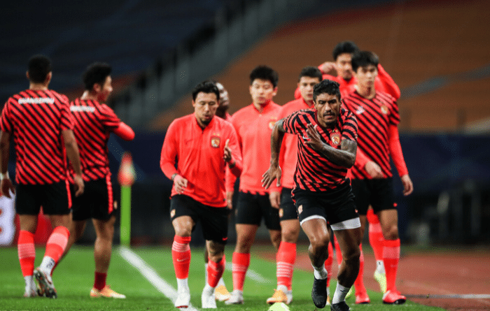 换活法！中超8冠王迎2大变革，22人离队+保塔未归，郑智“硬扛”