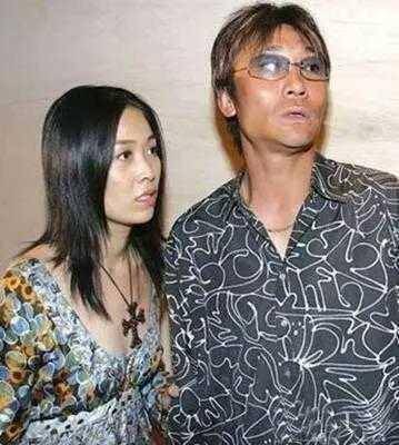 导致那英分手，为男足名宿高峰生下儿子，女星纳文得到多少补偿？