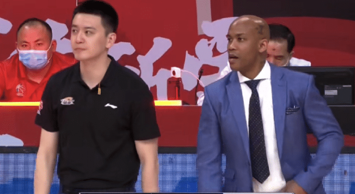 力争完美！4连胜后杨鸣仍不满意，穿搭被吐槽：人帅啥都敢穿