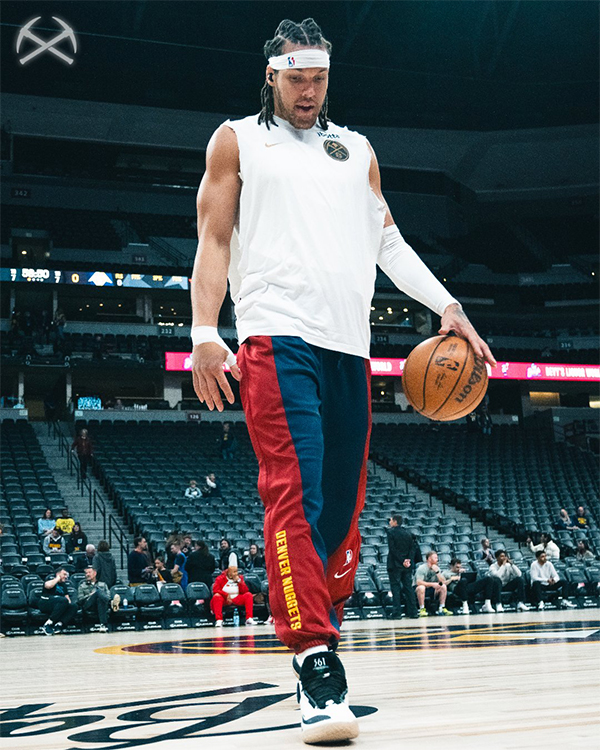 戈登被狗咬伤伤口曝光：嘴唇和脸上留下明显伤疤 手绑绷带确定复出