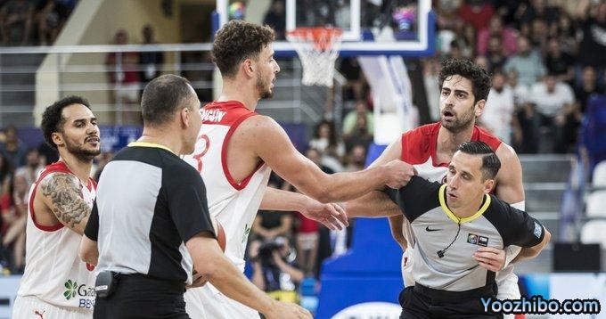 欧洲杯冲突！76人神射在球员通道遭袭击 土耳其球员遭30名保安围殴