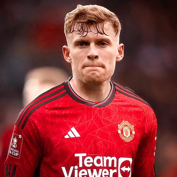 曝拉爵已定曼联新中卫首选，欲5000万签户口本！滕哈格已无决定权