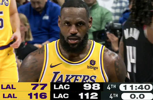 众生相！湖人21分大逆转，詹姆斯高举双臂，快船将士黯然神伤