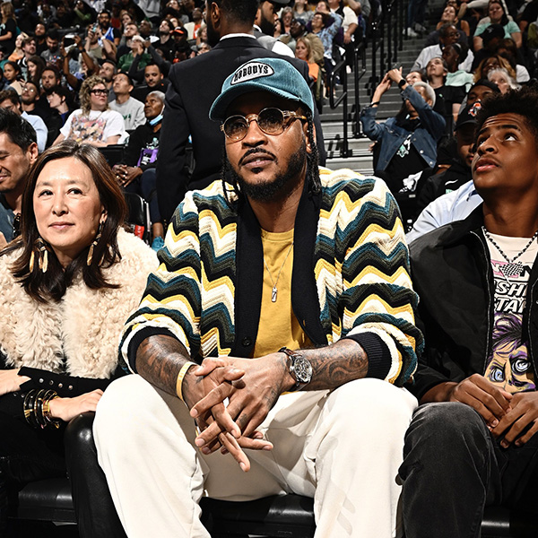 安东尼现身点燃WNBA球馆 詹皇狂赞之人狂轰33+9仍出局李梦0分