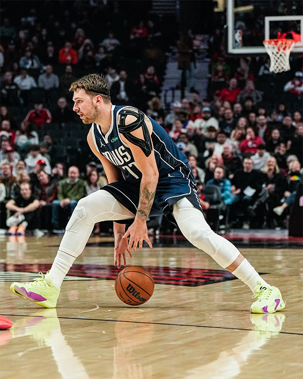 东契奇40+三双狂刷纪录：连超张伯伦诺天王 末节2分仍带队赢球