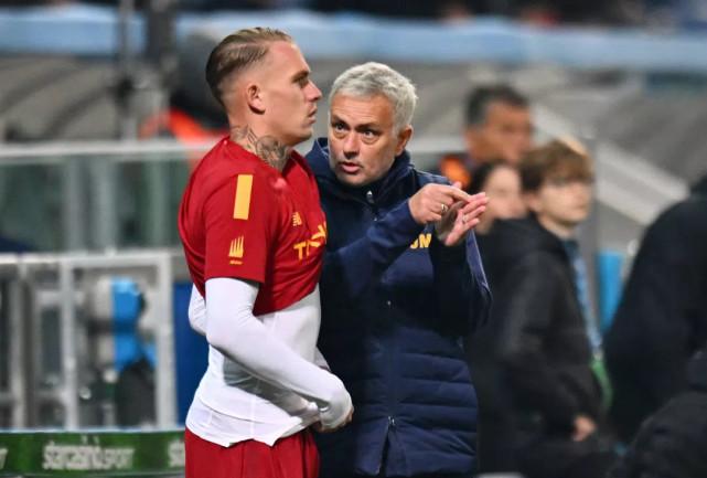 罗马5年老臣被指内鬼！经纪人怒斥穆帅：给个解释！他说话方式太傲慢