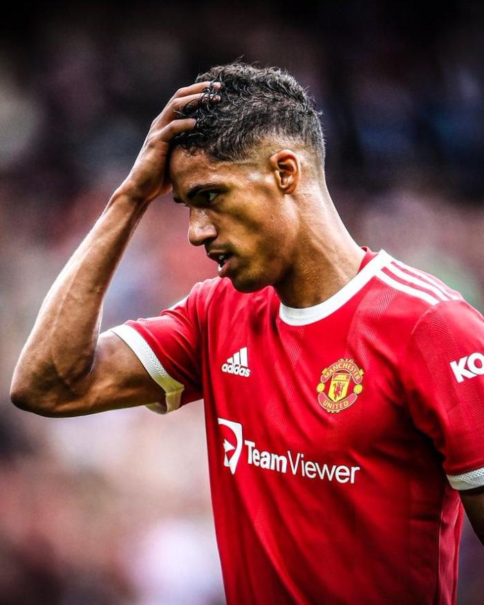 曼联官方：瓦拉内腿筋受伤，预计缺阵一个月