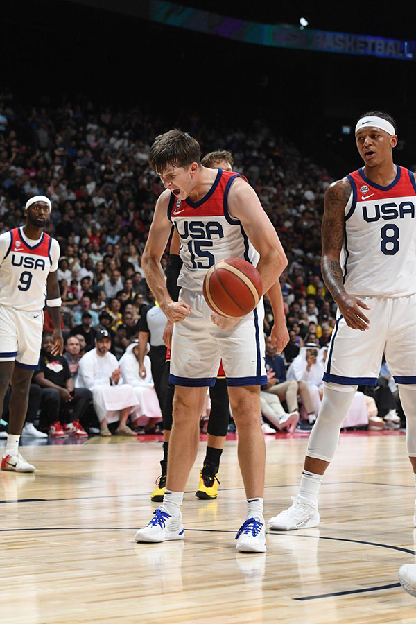 湖人新星9投16分抢断暴扣：推搡华子兴奋庆祝 国家队表现完胜莺歌