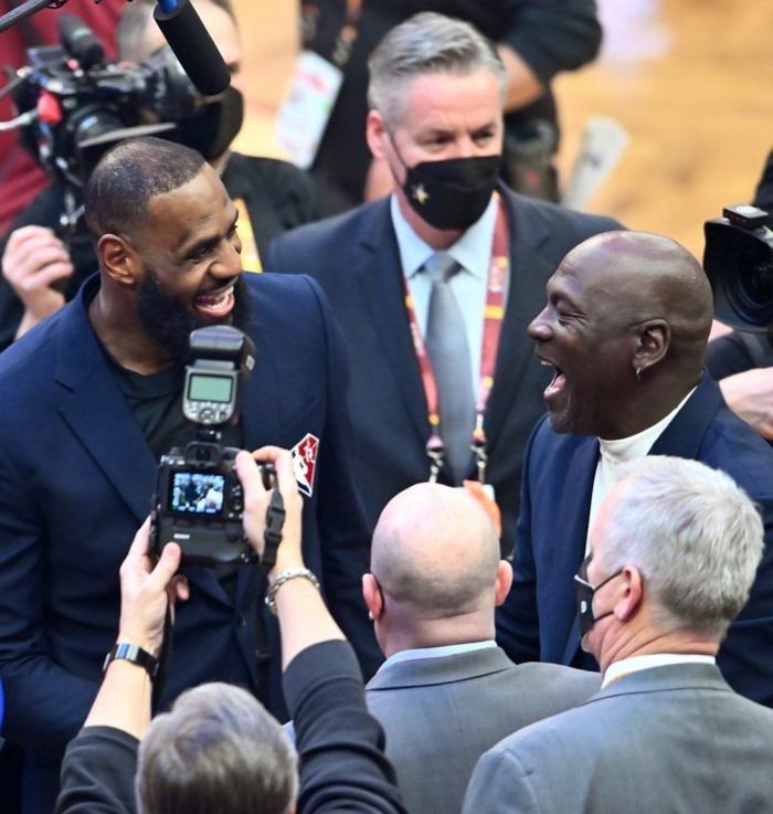 湖记预测詹姆斯下家！名记：勒布朗是局外人，湖人可能与他断绝关系