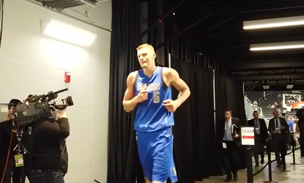 波津斯：我更喜欢与大块头对位 非常期待下半程比赛