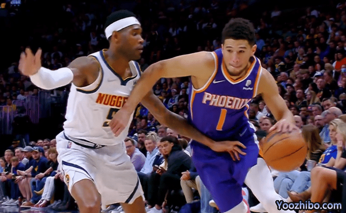 单节7中5轰17分！布克复刻科比一球太华丽，杨毅：这球真科比