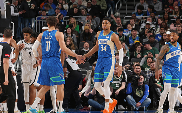 雄鹿双巨51分拒绝翻盘：利拉德关键时刻爆发，字母哥归来制胜