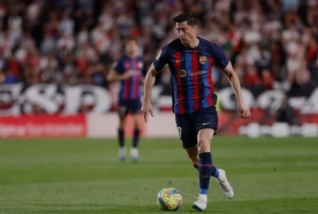 莱万欧冠梅开二度，生涯 660 球并列足坛历史射手榜第七