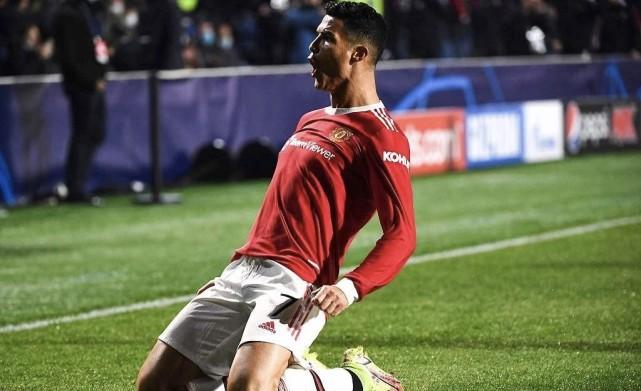 C罗绝平后众生相：敌帅“爆粗”称赞！曼联传奇失控挥拳，美女主播抱头