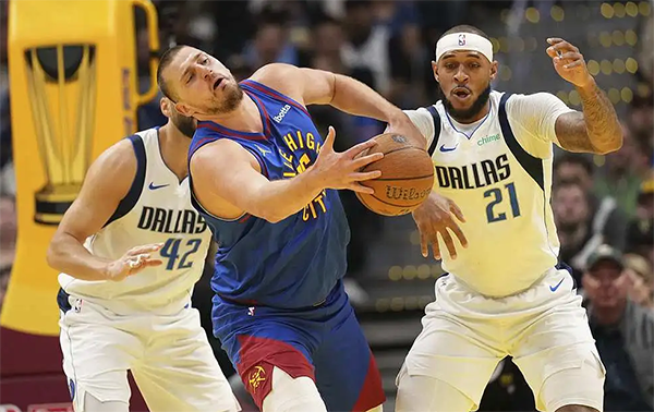 约基奇假摔怒喷裁判引争议，官方称莱夫利未推人