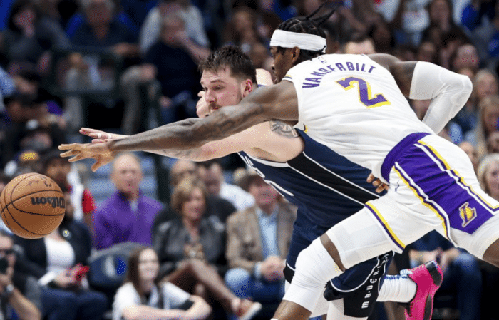 范德彪引湖人将帅盛赞：詹皇球员通道和他庆祝 基德：他打爆了我们