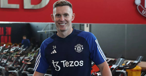 曼联官宣首场热身赛大名单, 国门缺阵预示转会! 芒特出战多人缺席