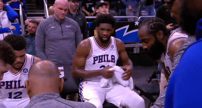 哈登19中5疯狂造犯规，超名宿创纪录！加时独造11分拒绝爆冷